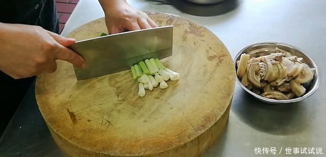 大厨将羊肉加这个一起烧,简单易学,香辣开胃,好吃停不住嘴!