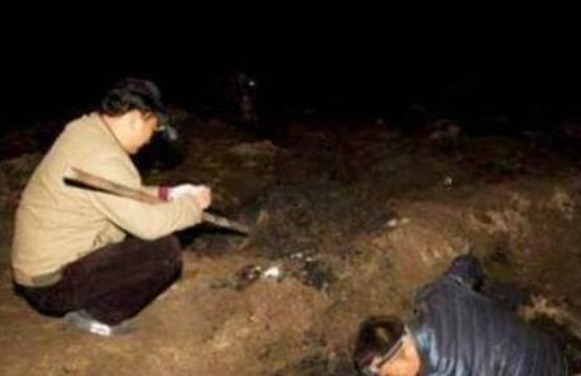 珍宝$千年古墓被光顾,盗墓贼少挖5厘米,却错失10吨珍宝
