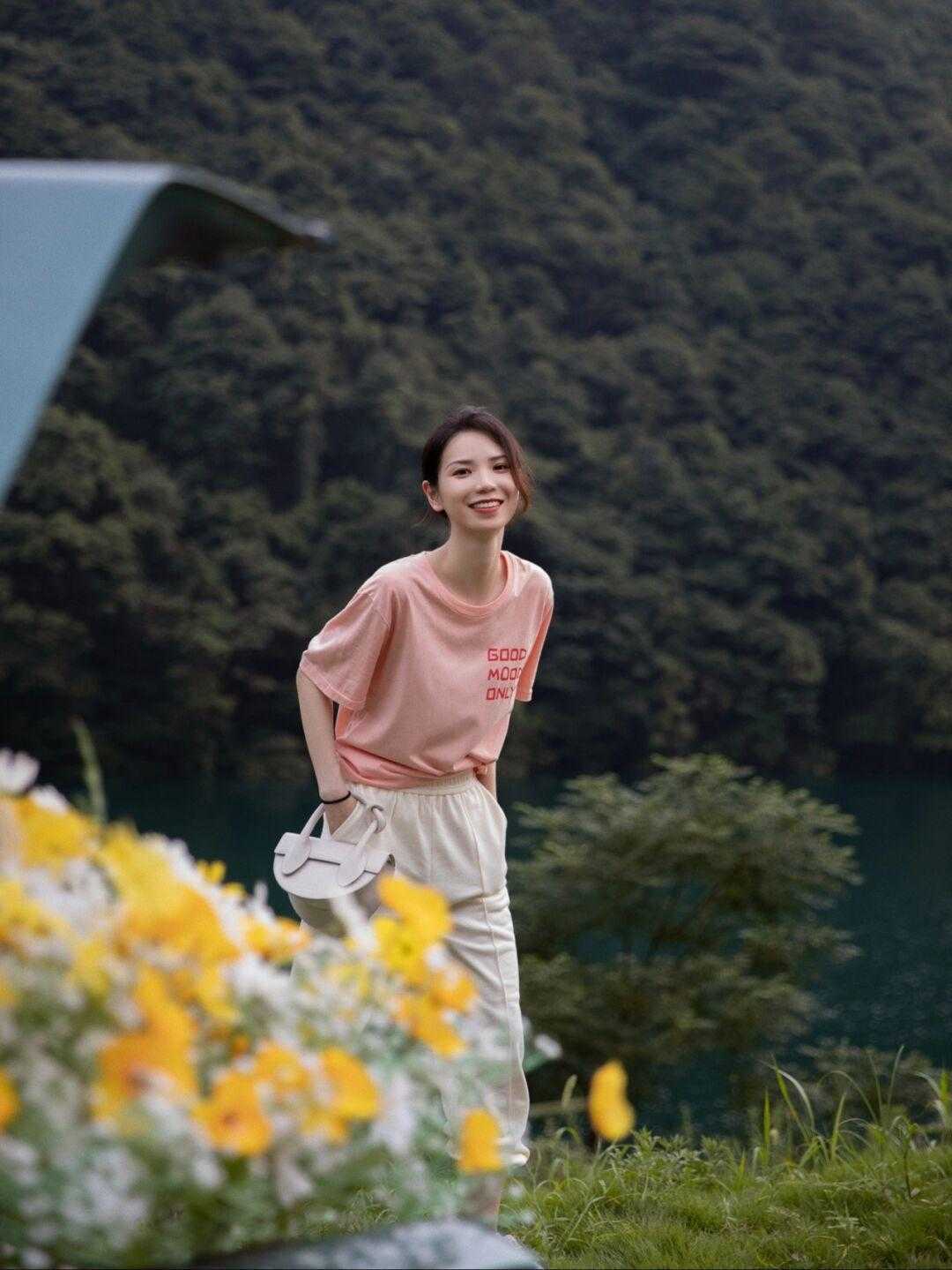 T恤|人人都有纯T恤,为何你穿这么土?秋天这样穿更时髦,主要是气质