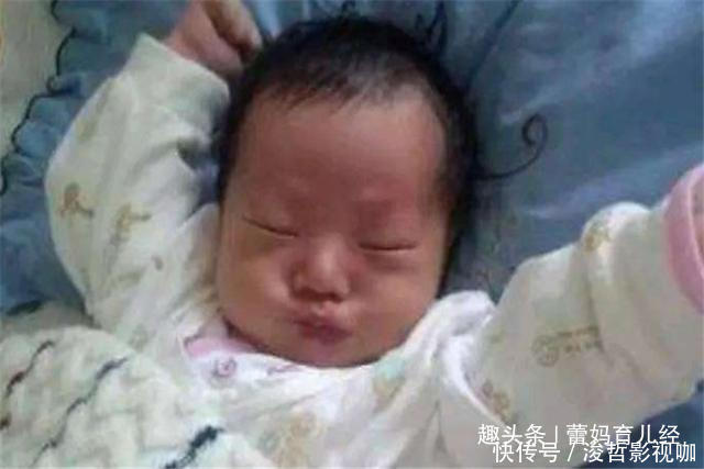 小姨|宝宝经常“伸懒腰”,母亲不当回事,学医的小姨却十分在意