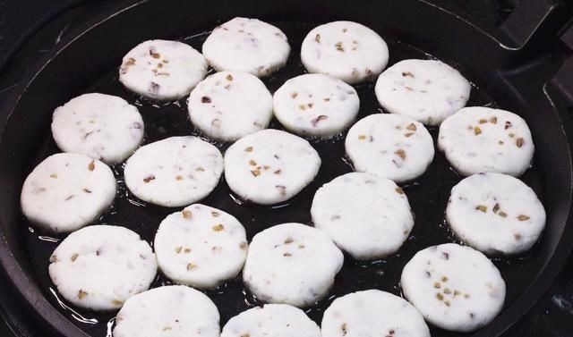 不用发面,十分钟做好山药糯米饼,软嫩好吃,孩子也喜欢