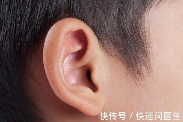 中耳炎|宝宝常掏耳朵,宝妈平躺喂奶,捏宝宝鼻子灌药,易造成耳朵损伤