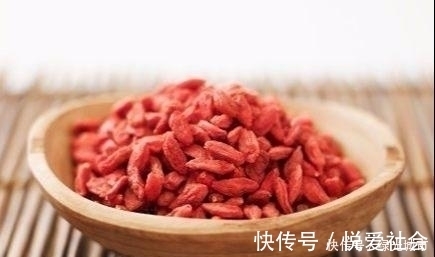 枸杞|枸杞到底怎么吃才“长寿”?医生建议:每天吃不超过这一标准