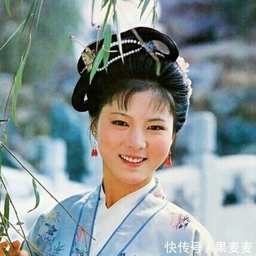 元宵节@贾母历来宽容，为何在元宵节公开拿袭人开刀？她在敲打另一个人