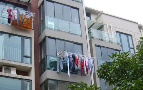 实用|越来越多家庭阳台不装固定晾衣杆了,都流行装这个,太实用了