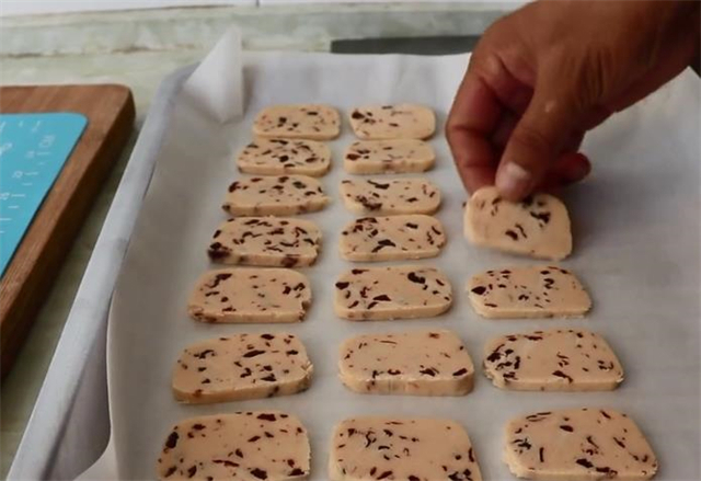 孩子想吃饼干不用去外面买，教你在家就能做，香甜酥脆，太好吃了