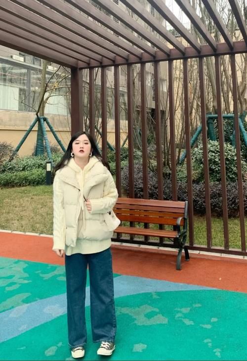 毛衣穿搭不臃肿的搭配技巧都在这儿！照着学穿搭，遮肉显气质