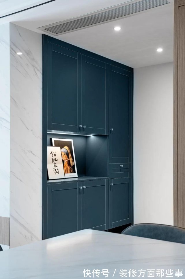 二厅|129平现代风四居室,在灰色空间汇总加入木质元素,更加有温度