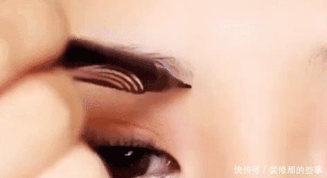 讲真的，女孩子出门时一定别这样子“化妆”，不仅尴尬还显丑