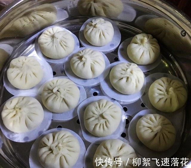 萝卜包子,皮薄馅大,暄软鲜香!