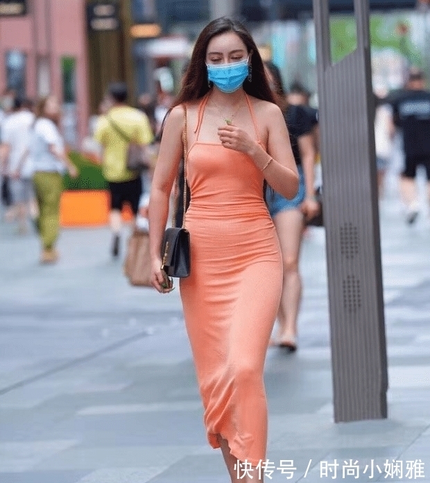 女生|穿橘色长裙的时尚女生