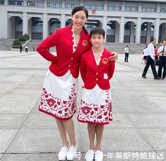 苏炳添|中国奥运代表团抵达香港！马龙有排面，与郭晶晶公公握手首排合影