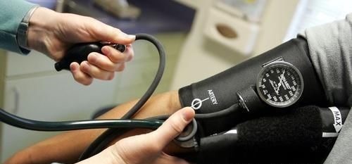 脑溢血|高血压不想“脑溢血”，营养师提醒：4类食物再想吃也要忍住