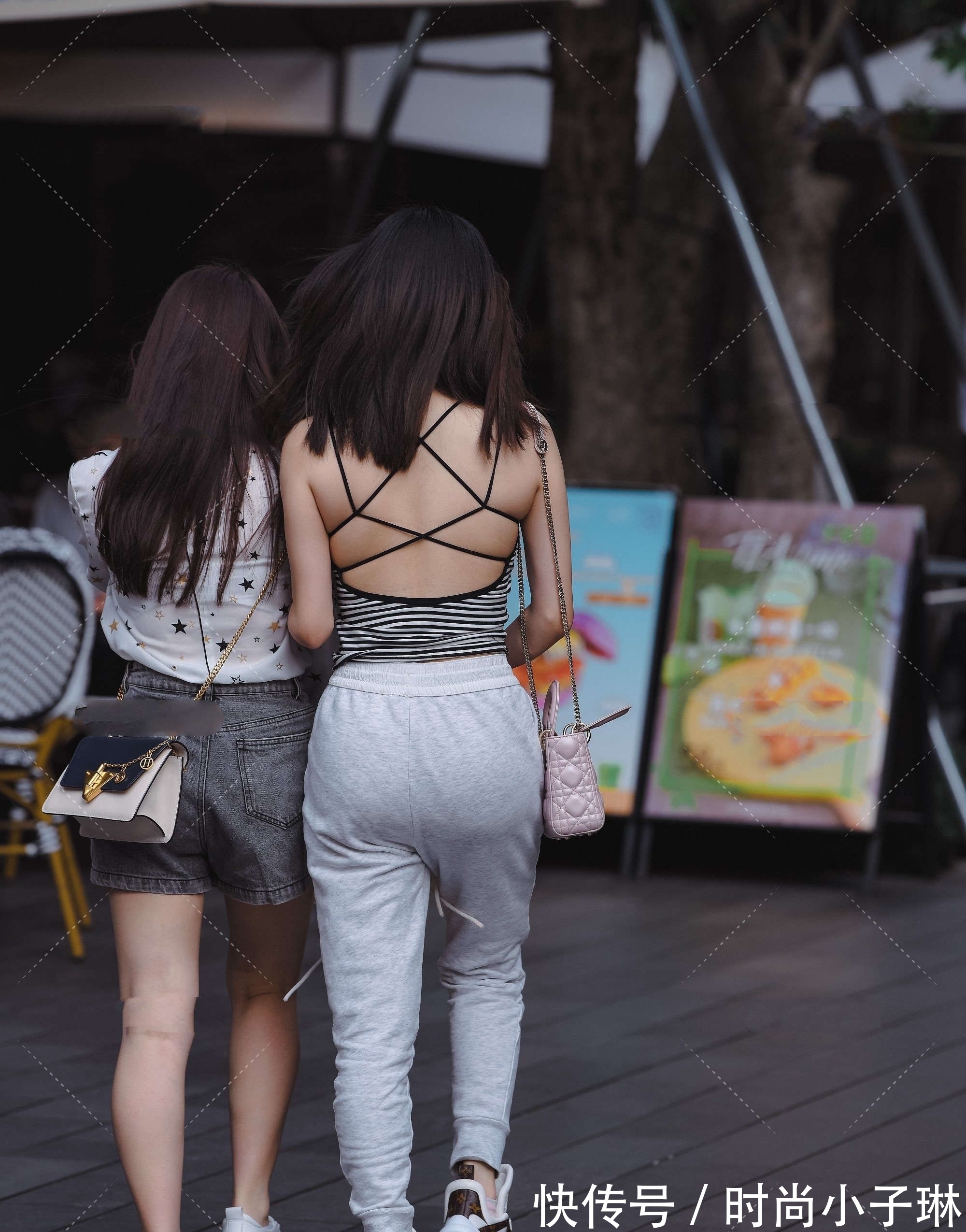 运动裤|条纹单品休闲慵懒，配合一条灰色运动裤，造型轻快活泼