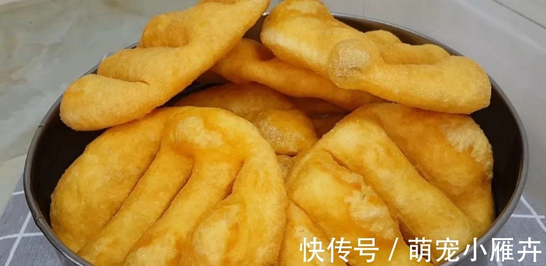 面粉|面粉别蒸馒头了,加2个鸡蛋,外皮焦脆不油腻,学会都能摆摊了