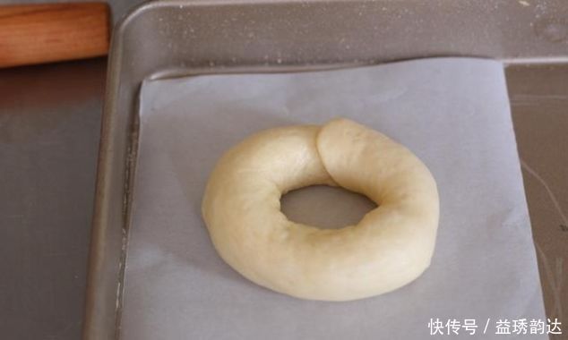甜甜圈别再买,五勺面粉两颗鸡蛋,做着比麻花简单,比油条好吃