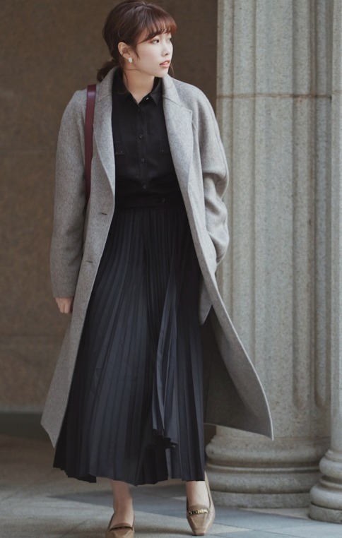 大衣|谁说小个子不能穿大衣?搭配上百褶裙高级洋气,瞬间显高又显瘦!