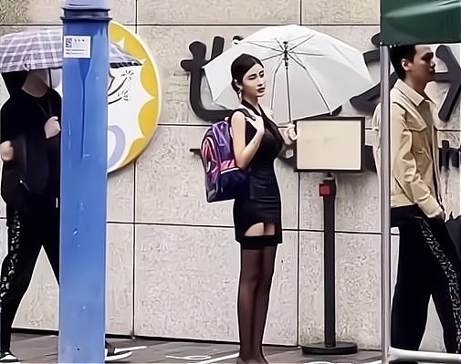 网红们|女子“浓妆艳抹”去接孩子,“佛媛”之后,“幼儿媛”又出现了?