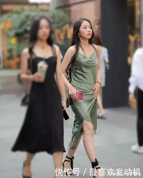 秋天来了如何穿裙子藏青色连衣裙搭配高跟鞋，清新脱俗