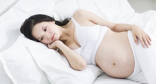孕晚期|孕妈睡觉时的三种不适感觉,可能是胎儿异常发出的“警告”,速查