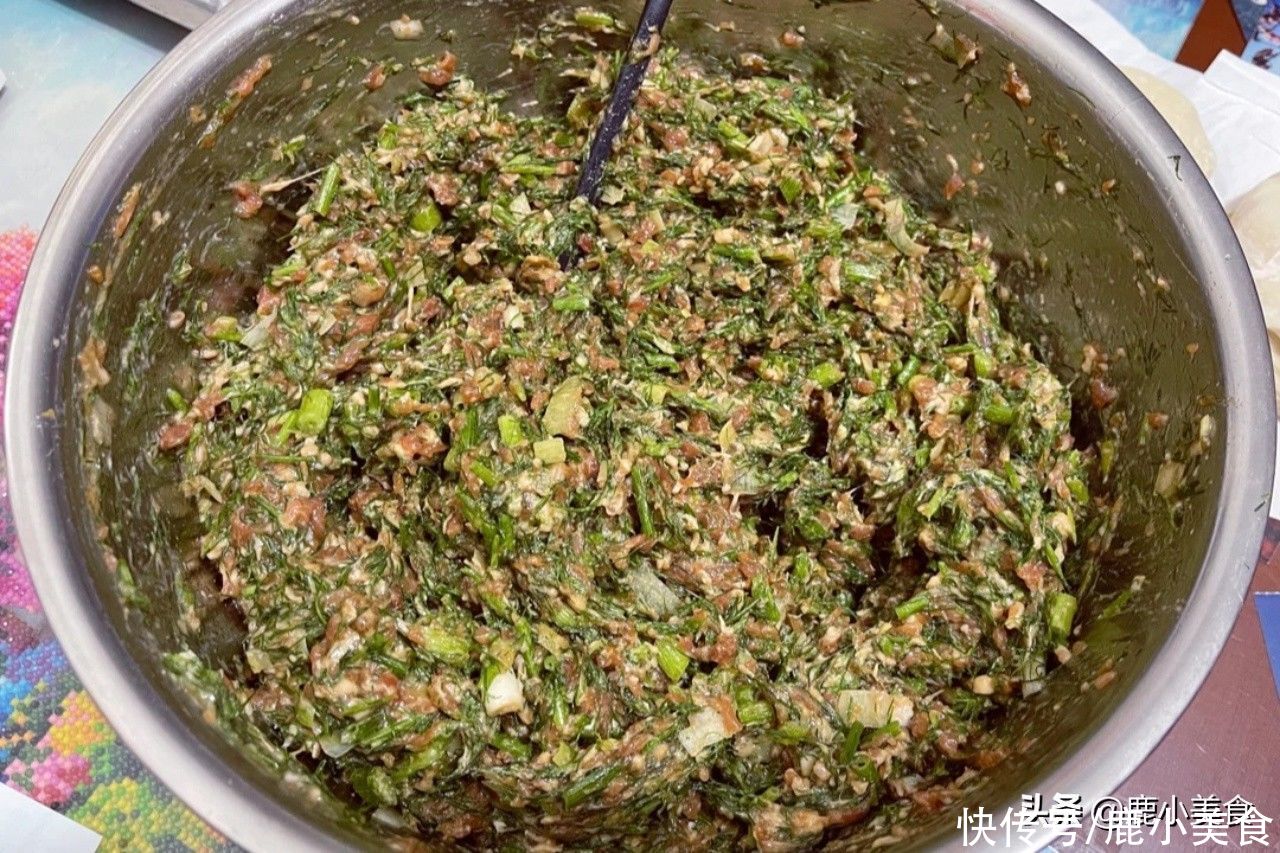 猪肉馅饺子|三伏天,我家最爱用这“苗”包饺子,健脾益气和胃,营养清鲜多汁