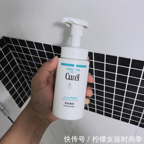 曾因便宜被看不起的洗面奶，如今销量稳居榜首，网友：碾压大牌