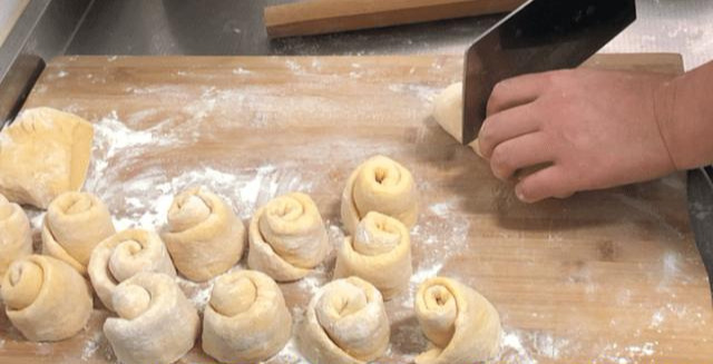 做法|红薯别再蒸和煮了,教你个简单新做法,好吃的停不下嘴,太香了!