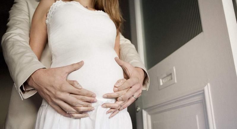 母亲|双胞胎在妈妈肚子里，一个胎动频繁，一个不动，出生后妈妈乐了