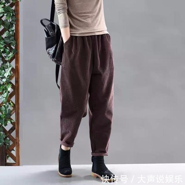 新发现一种女裤叫“烟管裤”!比哈伦裤还洋气,温暖还时髦!