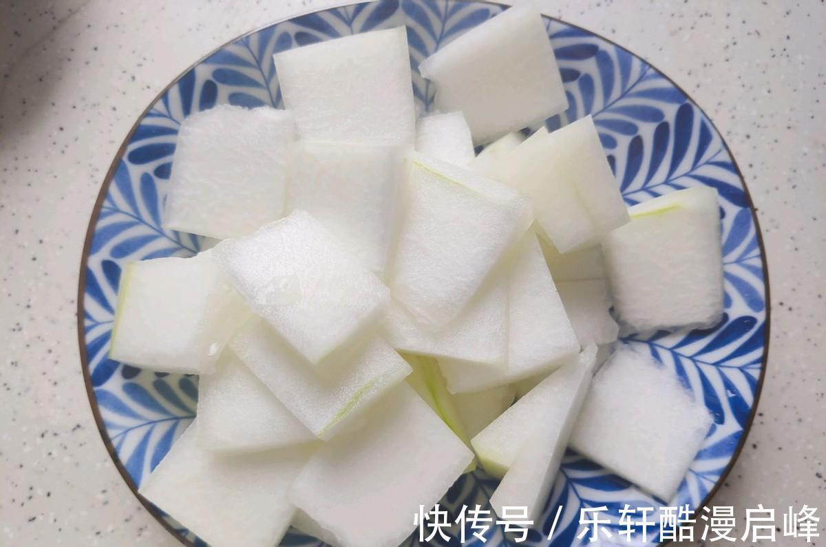 滋补|做排骨汤时放点“它”，解暑又滋补，隔三差五吃，轻松过夏