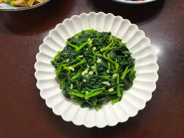 杏鲍菇|三个人的晚餐,荤素3个菜,30分钟就上桌,简单好吃又营养