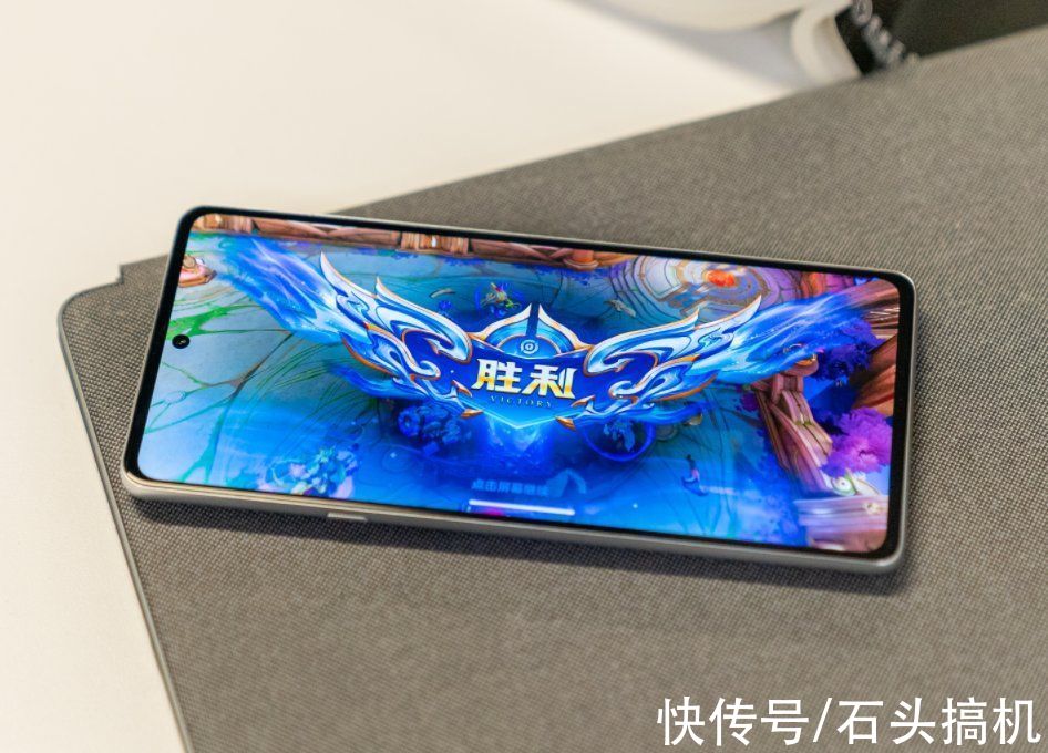 moto|全球首发骁龙8 Gen1芯片！Moto edge X30正式发布，售价3199起