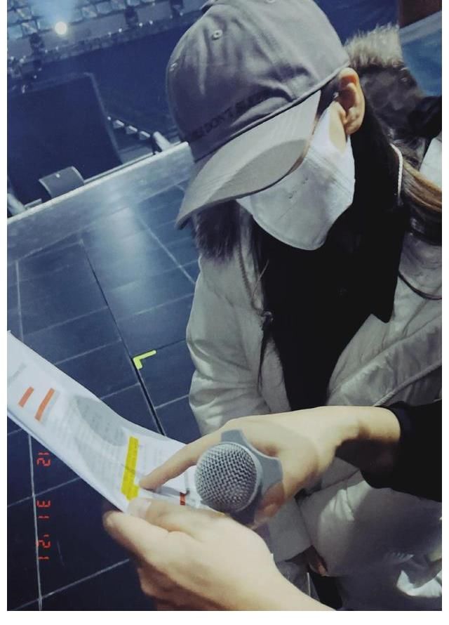 angelababy浙江卫视跨年晚会路透