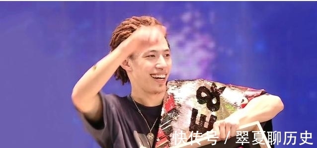 《街舞4》总决赛受争议,冠亚军出面回应,两位舞者已经很努力了