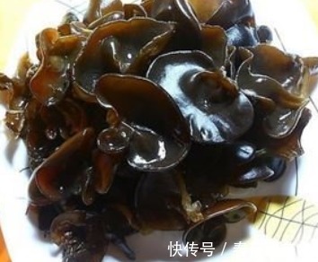 泡软|泡木耳,光用清水还不对!大厨教你一招,5分钟泡发,又软又大