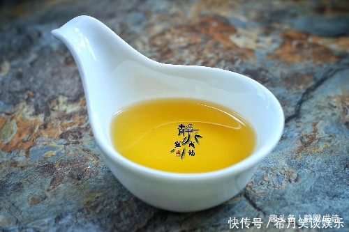 吃腻|此馅儿的饺子太香了,从小吃到大,几十年不曾吃腻,北方人都懂