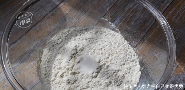 想吃凉皮不用买了,教最简单做法,不用洗面,劲道爽滑张张透亮