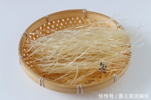 家常|下饭菜肉末炒粉条的家常做法,照着做,粉条不坨也不粘锅,倍儿香