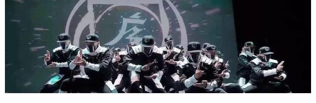 王一博|《這就是街舞4》來襲，當(dāng)看到導(dǎo)師陣容：又是一波“王炸”