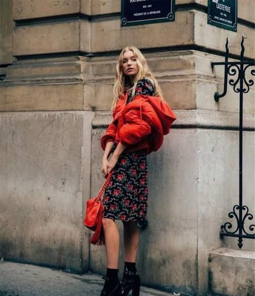 ?穿来穿去，还是觉得羽绒服最配“裙子”，时髦显气质，还保暖