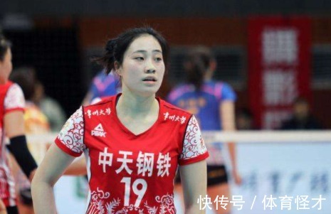中国女排|女排再迎喜讯!25岁女排名将公开订婚照,未婚夫军人出身高大帅气