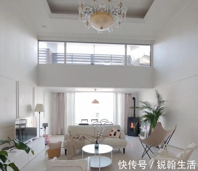 房子|闺蜜花重金买下顶楼的房子,赠送的18㎡露台太美了,恨不得天天去