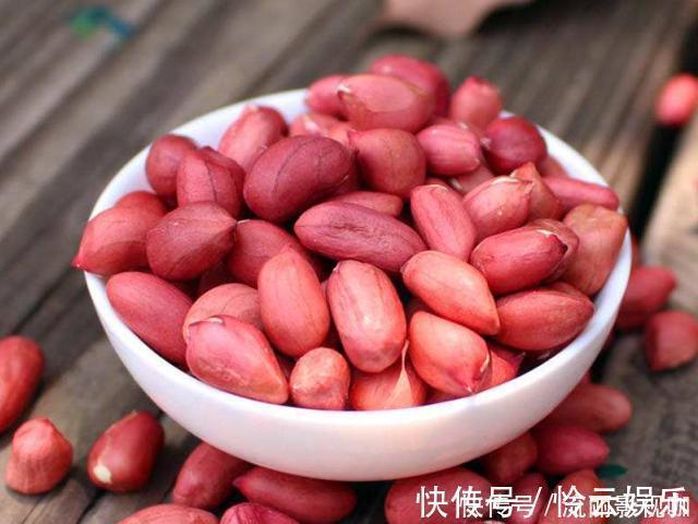 1物|花生配“1物”，胜过地黄丸，男人坚持吃一个月，肾脏或重回18岁