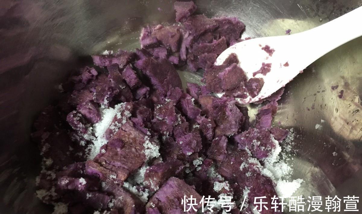 美味|紫薯营养丰富,搭配满满的芝麻,炸出美味的小吃