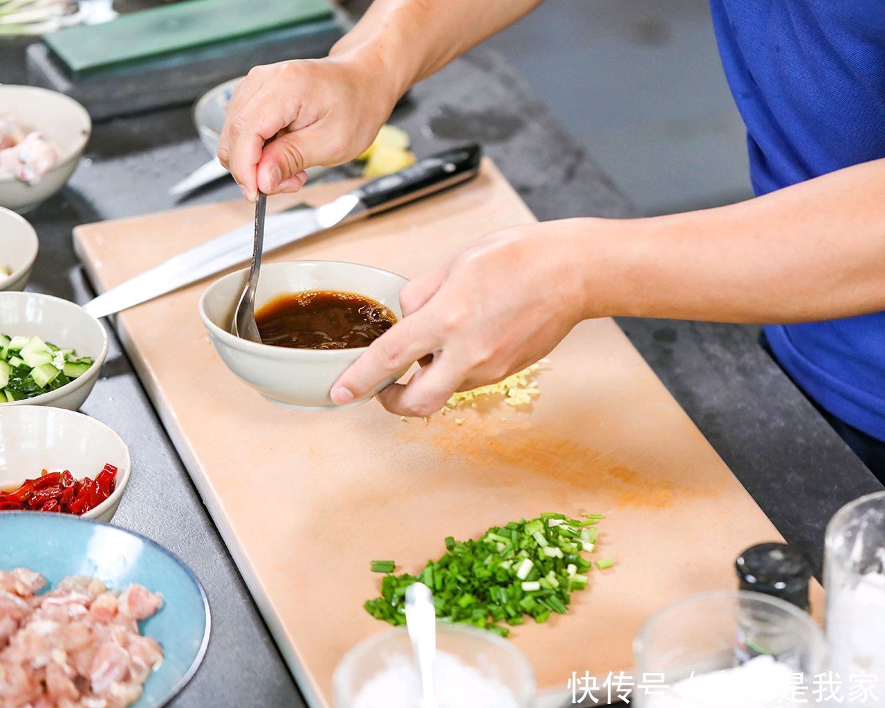 家庭版宫保鸡丁做法,一招教你搞定宫保汁,超级简单又无敌下饭