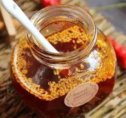 做辣椒油,牢记“5料4味2技巧”,做出的辣椒油红亮鲜香、不发黑