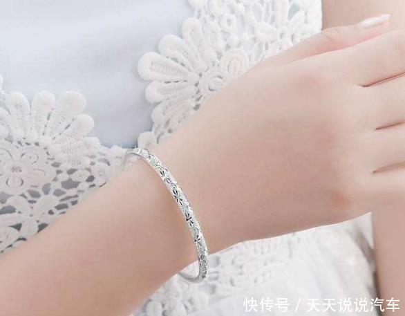 好处|女人再穷也要戴银手镯？究竟什么原因，看完原来有这么多好处