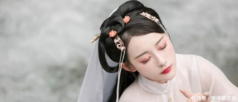 唐伯虎这首相思词写得很感人,行也思君,坐也思君,读来令人感动