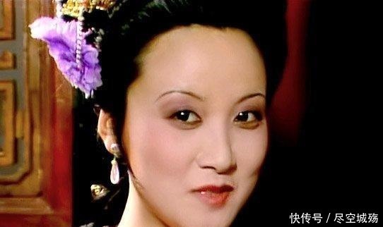 公馆|王熙凤去小花枝巷公馆见尤二姐时, 她为何要一身白色的穿着打扮