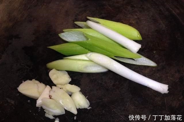 简单|素菜也能变得很好吃,不信试试“麻辣手撕包菜”,简单易学